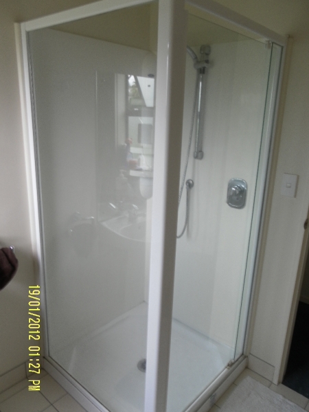  Shower Glass Cleaning